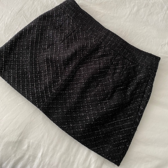 Express NWT black mini skirt - Picture 2 of 8